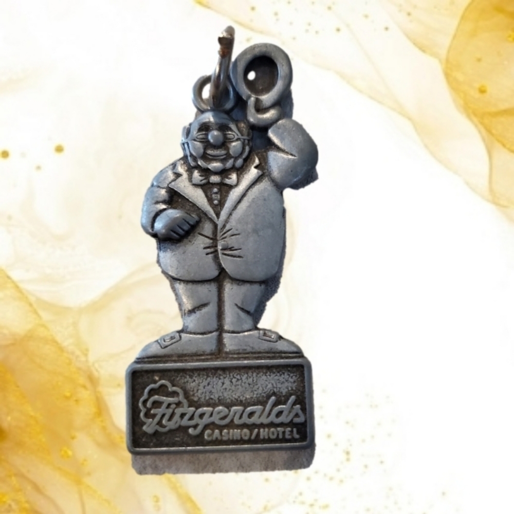 VINTAGE Fitzgeralds Casino Hotel Mr. O’Lucky Keychain Las Vegas Reno souvenir